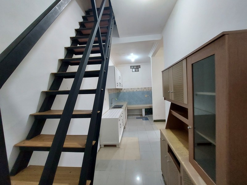 Rumah hoek 2 lantai 4 kamar, 3 WC di Taman Sunter Agung 2, Papanggo