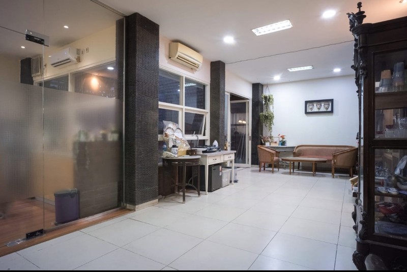 Dijual 554 m2 Rumah Surabaya Pusat Kota Jalan Trunojoyo - Dr.soetomo.- Tegalsari - Gaya Kuno Kolonial Belanda Instagramable - Surat SHM