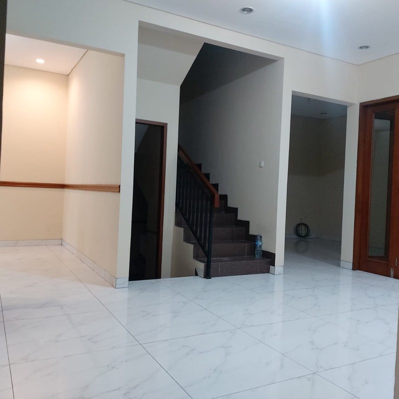 Dijual - Rumah cantik di dalam Townhouse