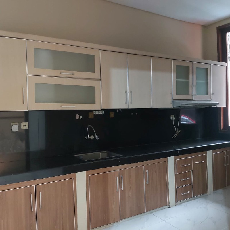 Dijual - Rumah cantik di dalam Townhouse