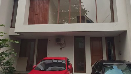 Dijual - Rumah cantik di dalam Townhouse
