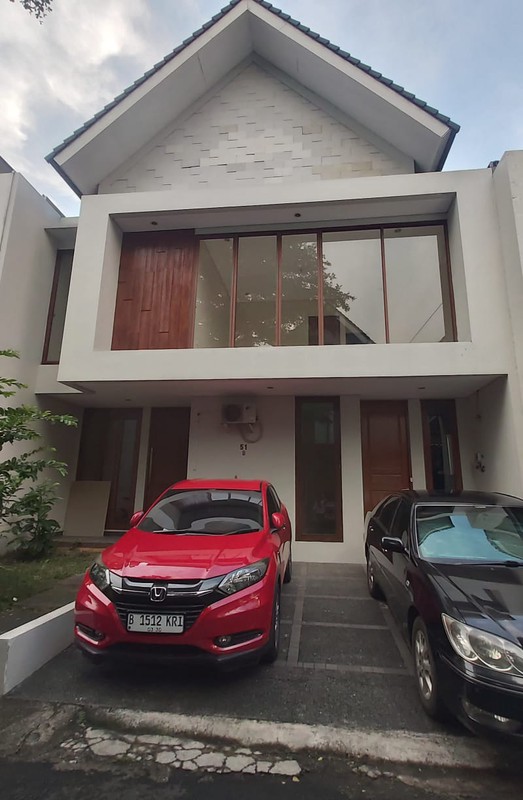Dijual - Rumah cantik di dalam Townhouse