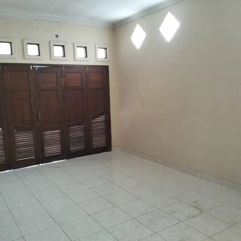  Disewakan Rumah 2 Lantai Strategis di Area Bisnis dan Kampus Sleman 