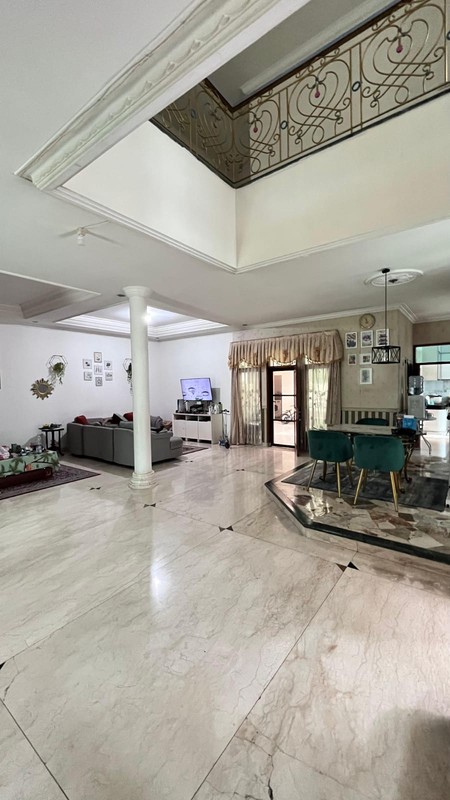 Rumah Setra Duta 2 lantai Sirkulasi Udara Bagus