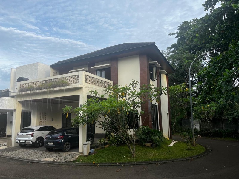 Rumah Bagus Di Neo Catalonia, Nusa Loka BSD Tangerang Selatan