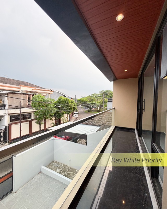 RUMAH MOODERN MINIMALIS DI BSD, TANGERANG SELATAN