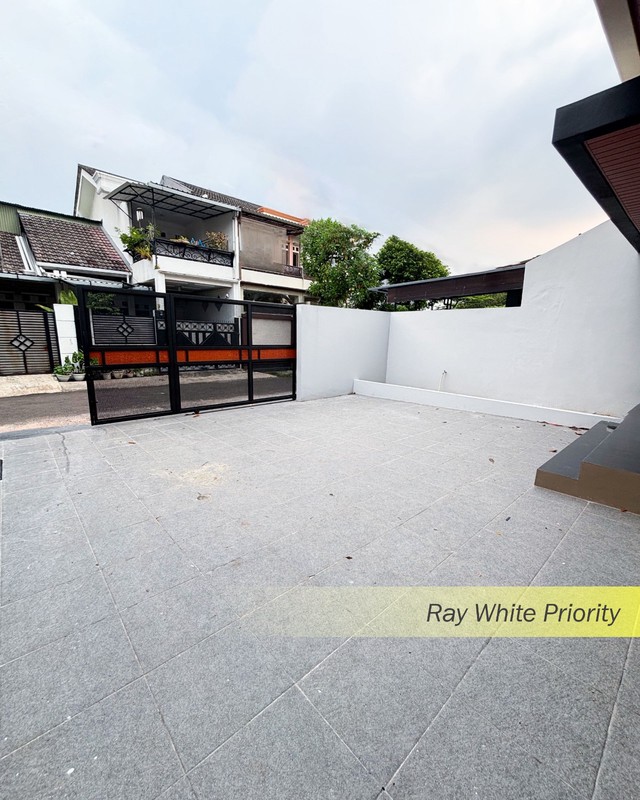 RUMAH MOODERN MINIMALIS DI BSD, TANGERANG SELATAN