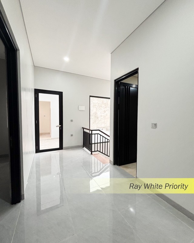 RUMAH MOODERN MINIMALIS DI BSD, TANGERANG SELATAN