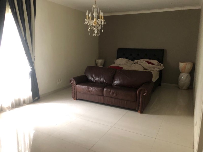 Rumah Cantik 2 Lantai di Ciputat, Lingkungan Tenang