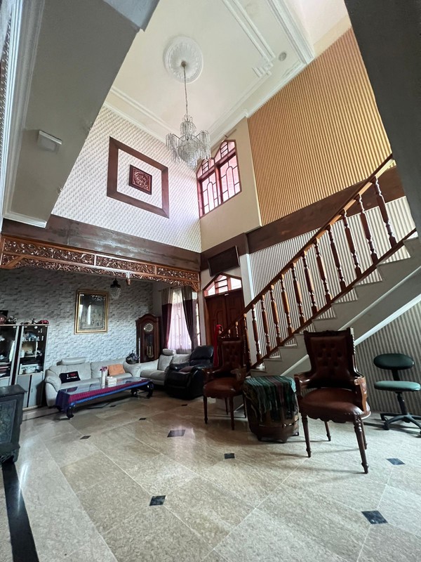 Corner House 3 Lantai Split-Level di Citraland Puri Widya Kencana - Hook, Hadap Timur-Selatan, Dekat Taman