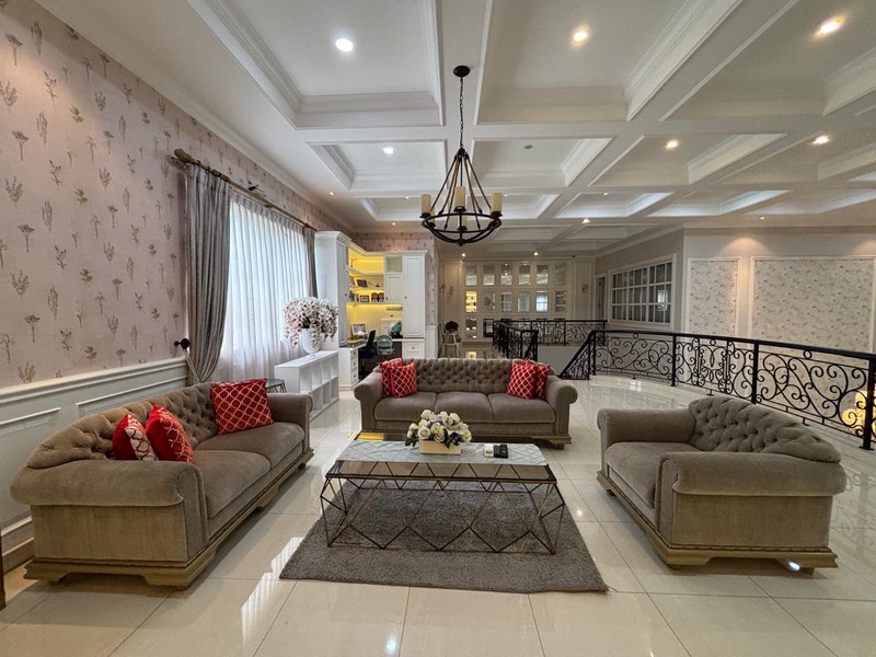 Rumah MewahLuxury 2 Lantai Hoek, di cluster Exclusive Kota Wisata