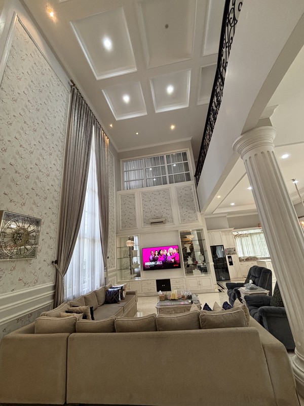 Rumah MewahLuxury 2 Lantai Hoek, di cluster Exclusive Kota Wisata