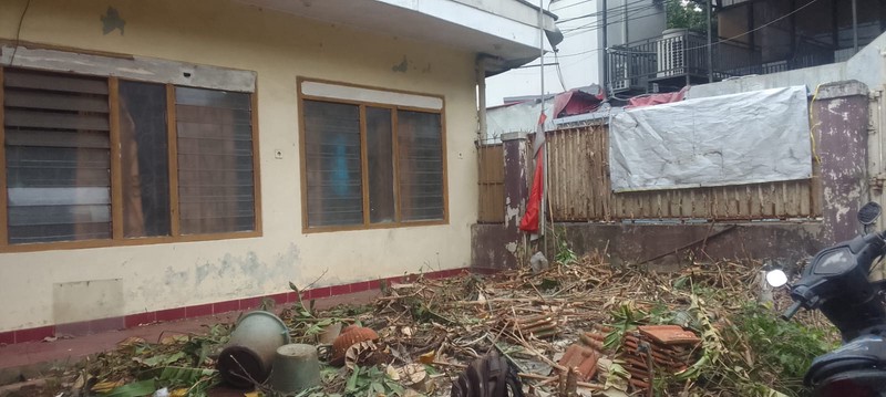 Rumah Hitung Tanah, LT 720 m2 Cocok Dijadikan Kos2an Dekat Mal PGC, Di Kramat Jati