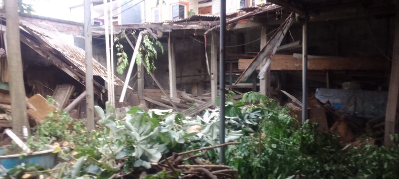 Rumah Hitung Tanah, LT 720 m2 Cocok Dijadikan Kos2an Dekat Mal PGC, Di Kramat Jati