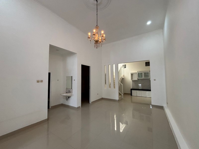 Rumah Cantik 1.1/4 Lantai di Kota Wisata Cibubur 