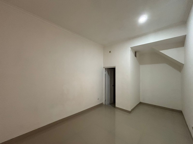 Rumah Cantik 1.1/4 Lantai di Kota Wisata Cibubur 