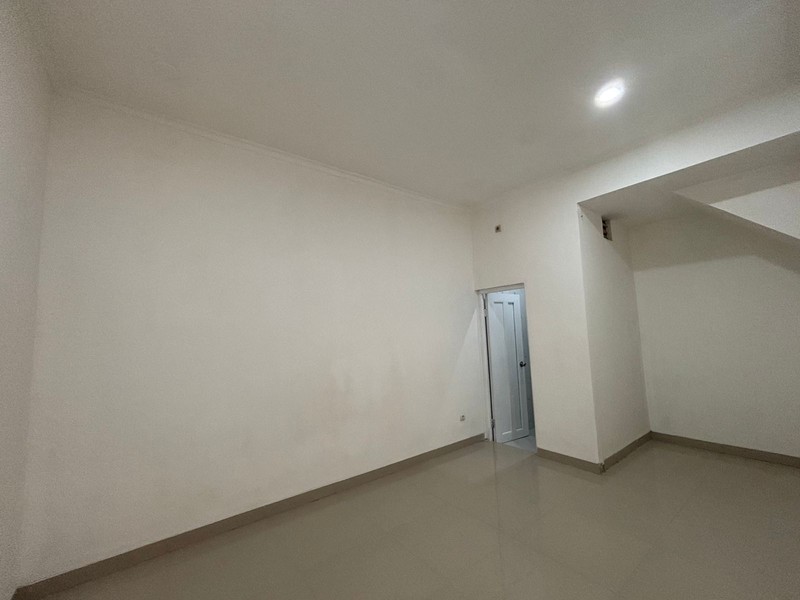 Rumah Cantik 1.1/4 Lantai di Kota Wisata Cibubur 