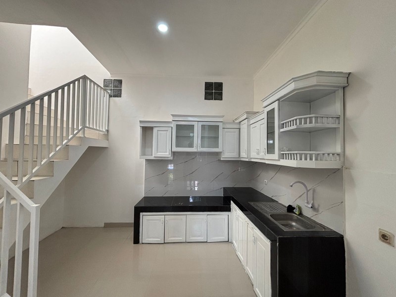 Rumah Cantik 1.1/4 Lantai di Kota Wisata Cibubur 