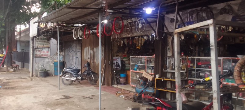 Bangunan Toko Satu Lantai Luas 162 m2, di Jalan Raya Bogor, Kramat Jati, dekat Mall PGC Cililitan