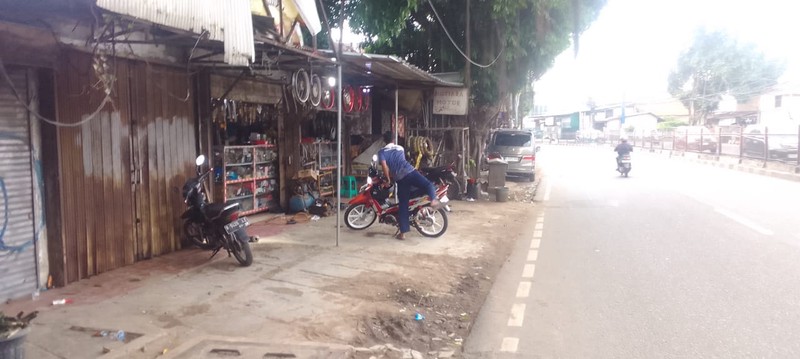 Bangunan Toko Satu Lantai Luas 162 m2, di Jalan Raya Bogor, Kramat Jati, dekat Mall PGC Cililitan
