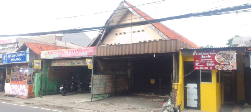 Bangunan Toko Satu Lantai Luas 300 m2, di Jalan Raya Bogor, Kramat Jati, dekat Mall PGC Cililitan