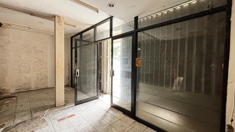 Bangunan Toko Satu Lantai Luas 300 m2, di Jalan Raya Bogor, Kramat Jati, dekat Mall PGC Cililitan