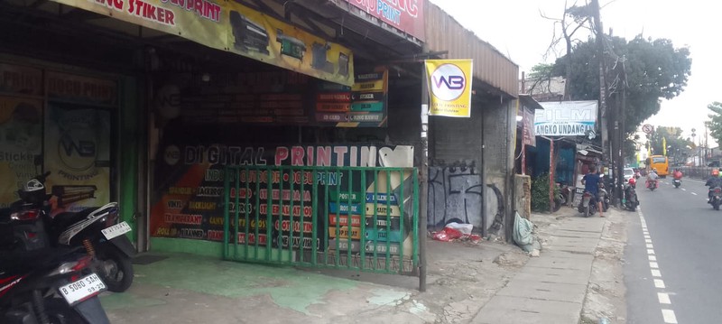 Bangunan Toko Satu Lantai Luas 150 m2, dekat Mall PGC Cililitan, di Jalan Raya Bogor, Kramat Jati 