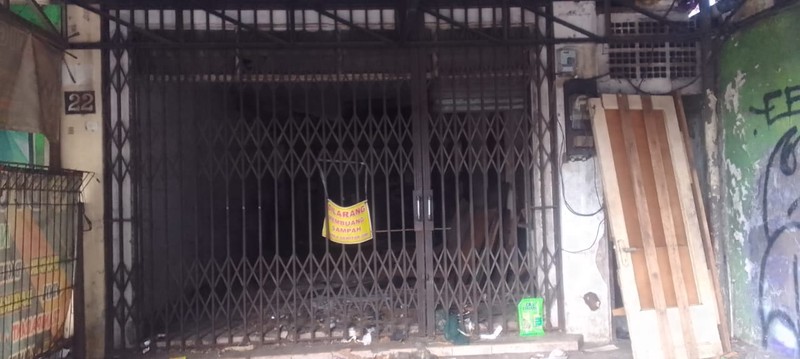 Bangunan Toko Satu Lantai Luas 150 m2, dekat Mall PGC Cililitan, di Jalan Raya Bogor, Kramat Jati 