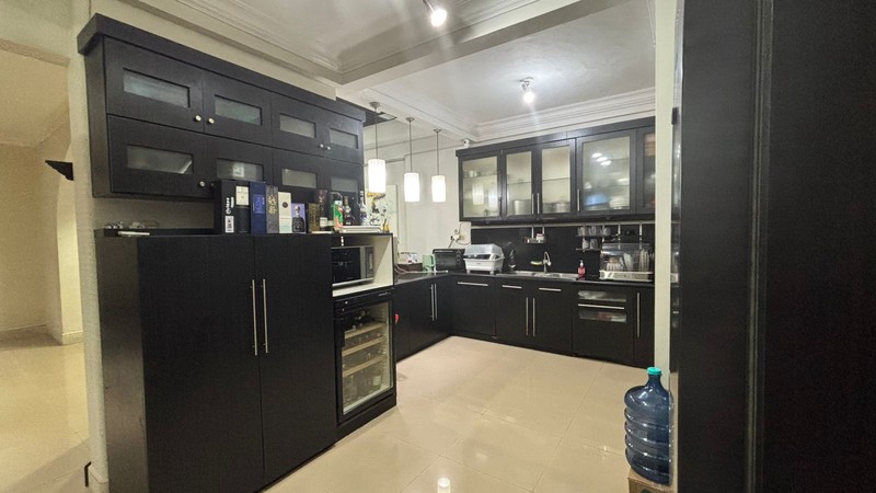 Rumah 2 Lantai Luas 635m2 + Kolam Renang di Bangka Raya Jaksel