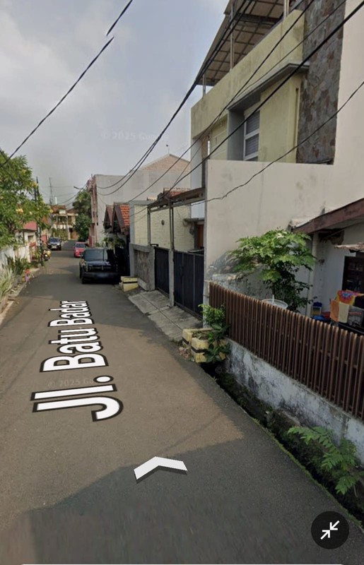 Rumah Tua 2 Lantai Akses Jalan 2 Mobil di Pulomas Kayu Putih Jaktim