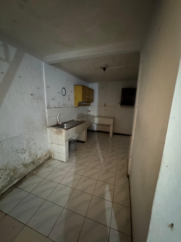 Rumah Tua 2 Lantai Akses Jalan 2 Mobil di Pulomas Kayu Putih Jaktim