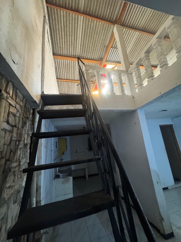 Rumah Tua 2 Lantai Akses Jalan 2 Mobil di Pulomas Kayu Putih Jaktim