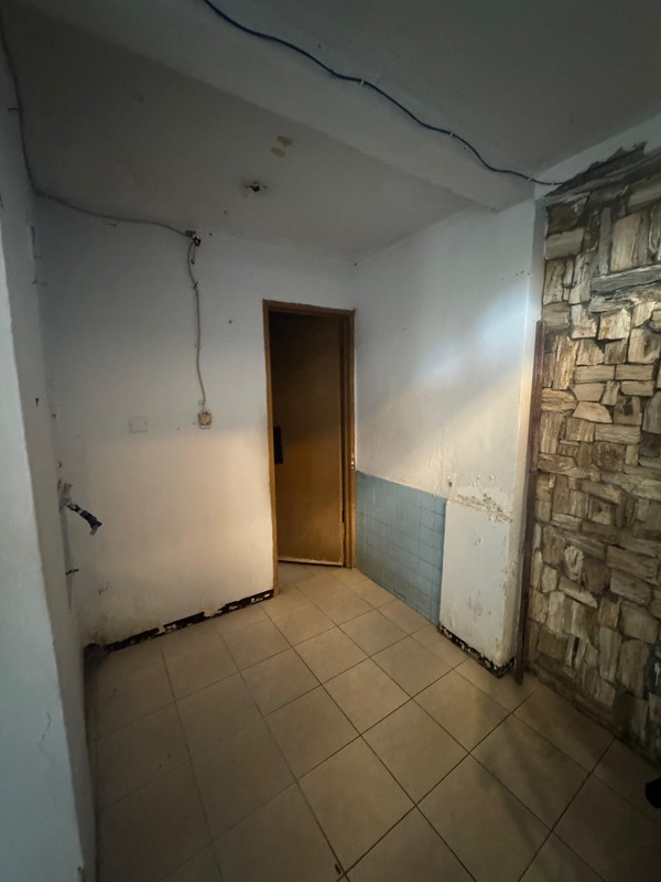 Rumah Tua 2 Lantai Akses Jalan 2 Mobil di Pulomas Kayu Putih Jaktim