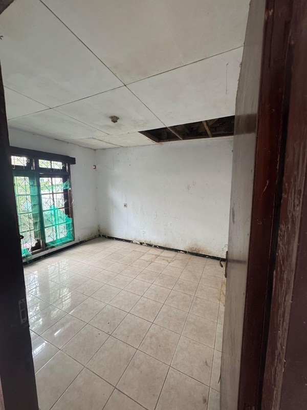 Rumah Tua 2 Lantai Akses Jalan 2 Mobil di Pulomas Kayu Putih Jaktim