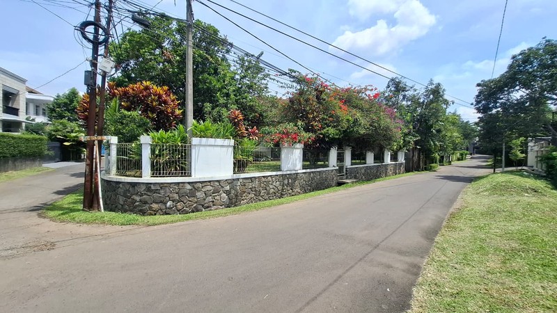 Rumah Besar Di Premium Area Sukasari Bandung, Harga Tidak Hitung Bangunan (400 m2)