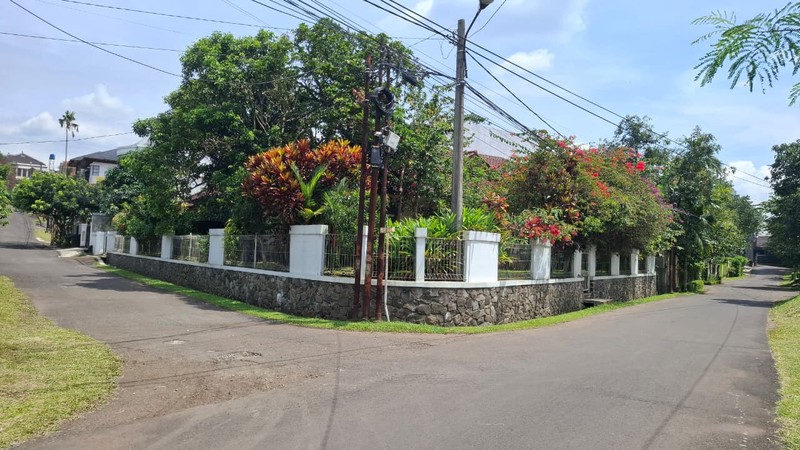 Rumah Besar Di Premium Area Sukasari Bandung, Harga Tidak Hitung Bangunan (400 m2)