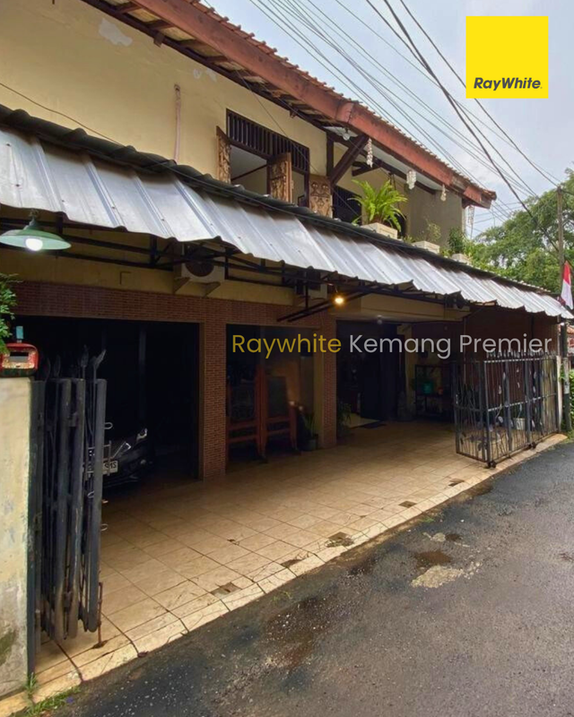Rumah 3 Lantai Siap Ubah Jadi Kost Eksklusif - 3 Km ke MRT Cipete Potensi passive income ROI 7-9 % / tahun.