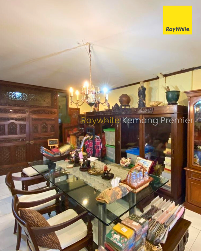 Rumah 3 Lantai Siap Ubah Jadi Kost Eksklusif - 3 Km ke MRT Cipete Potensi passive income ROI 7-9 % / tahun.