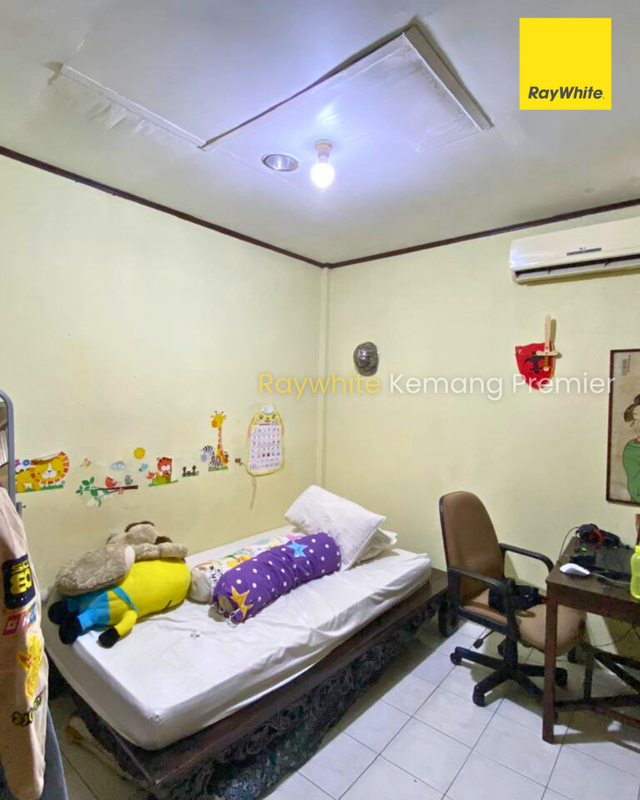 Rumah 3 Lantai Siap Ubah Jadi Kost Eksklusif - 3 Km ke MRT Cipete Potensi passive income ROI 7-9 % / tahun.