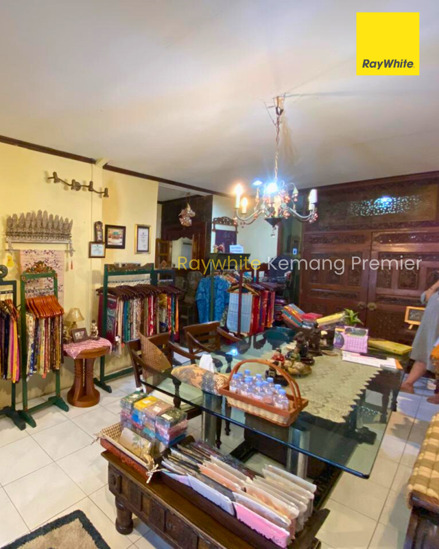 Rumah 3 Lantai Siap Ubah Jadi Kost Eksklusif - 3 Km ke MRT Cipete Potensi passive income ROI 7-9 % / tahun.