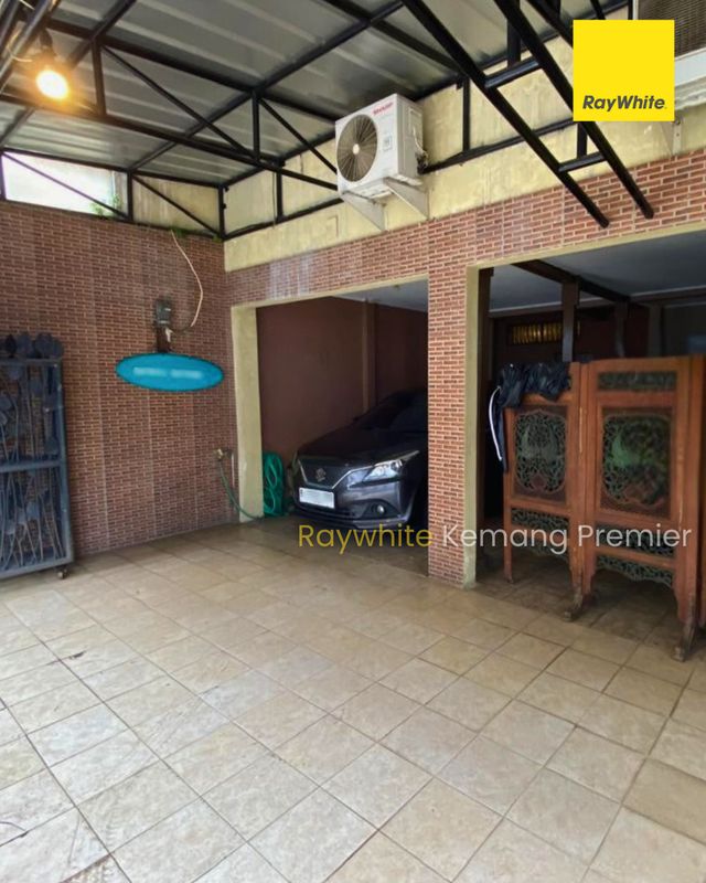 Rumah 3 Lantai Siap Ubah Jadi Kost Eksklusif - 3 Km ke MRT Cipete Potensi passive income ROI 7-9 % / tahun.