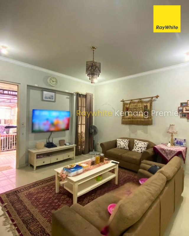 Dijual Rumah Cantik Siap Huni - 4 Kamar Tidur - Lokasi Strategis Pejaten Barat