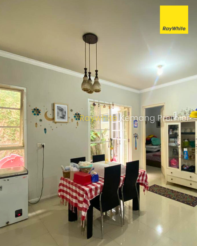 Dijual Rumah Cantik Siap Huni - 4 Kamar Tidur - Lokasi Strategis Pejaten Barat