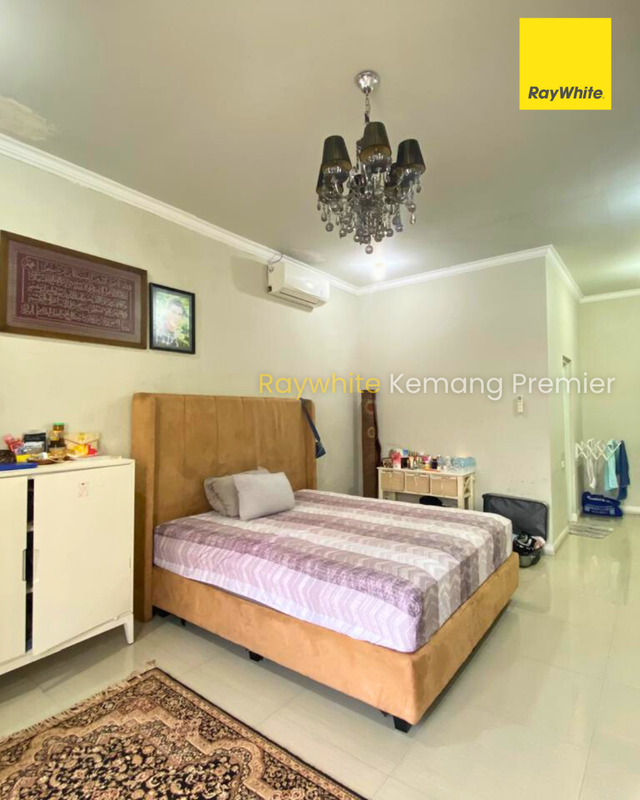 Dijual Rumah Cantik Siap Huni - 4 Kamar Tidur - Lokasi Strategis Pejaten Barat