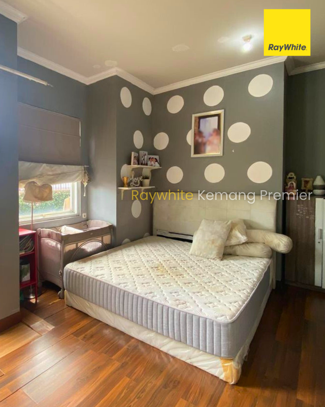 Dijual Rumah Cantik Siap Huni - 4 Kamar Tidur - Lokasi Strategis Pejaten Barat