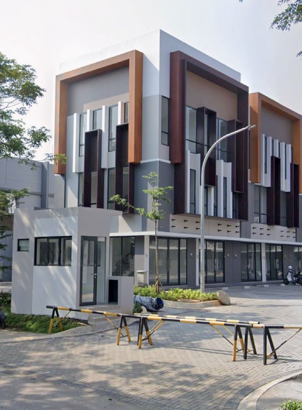 DISEWAKAN RUKO BARU 3 LANTAI, LETAK STRATEGIS SAMPING KAMPUS!!!