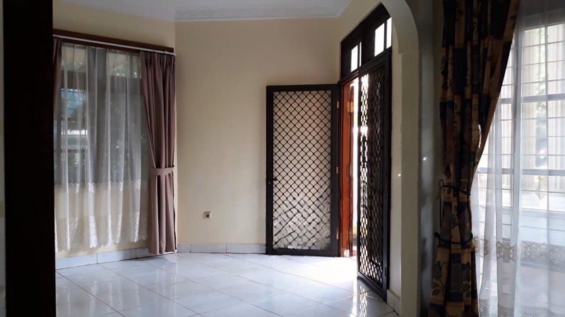 Dijual Rumah Dalam Komplek Layak Huni Di Jl. Pisok 1, Bintaro Sektor 3