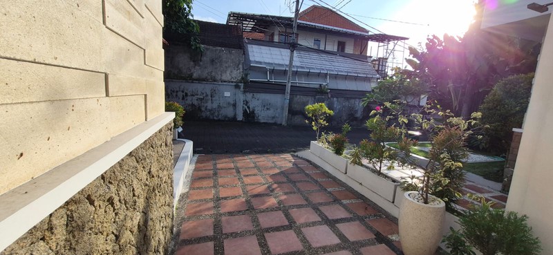 Freehold - Charming Villa for Sale in Kerobokan - Just 300m from Raya Canggu, Bali!