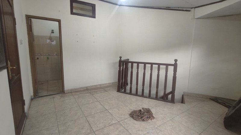 Disewakan Cepat Rumah Siap Huni dan Ngantor di Tebet Barat - Lokasi Strategis, dekat TOL dan Stasiun