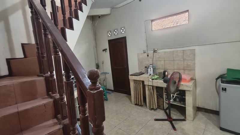 Disewakan Cepat Rumah Siap Huni dan Ngantor di Tebet Barat - Lokasi Strategis, dekat TOL dan Stasiun